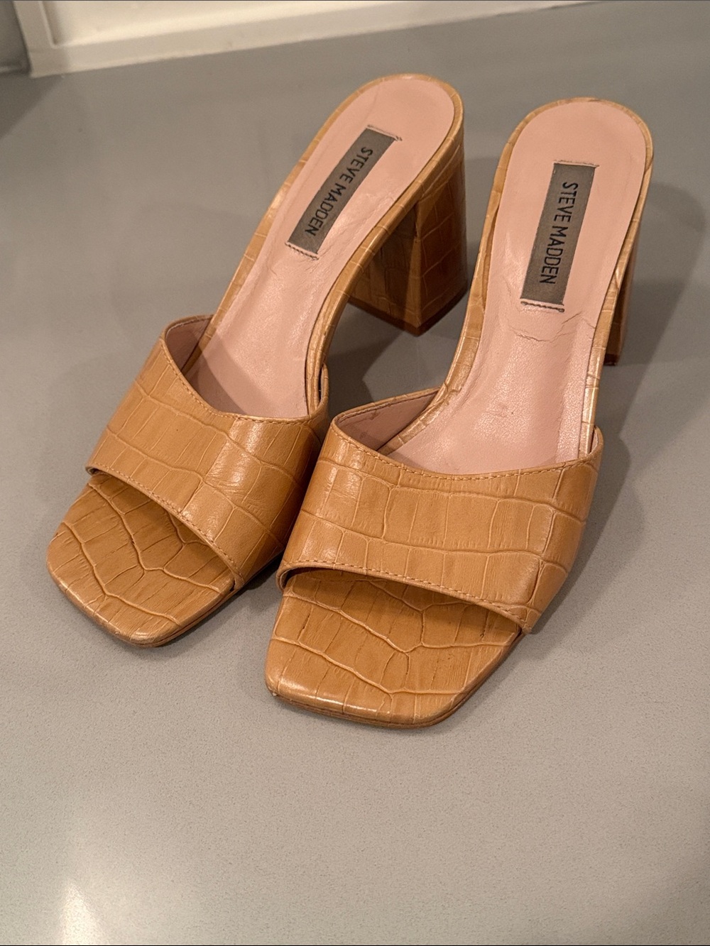 Steve Madden Croc-Embossed Alaya Tan Block Heel Mules Size 8